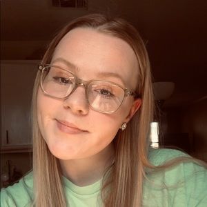 Meet your Posher, Caitlin